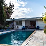 Idyllic With Private Pool * Nikosia